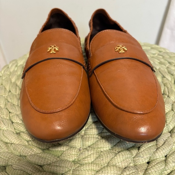 Tory Burch Ballet Bourbon Brown Leather Gold Logo Embellished Loafers - Picture 10 of 16
